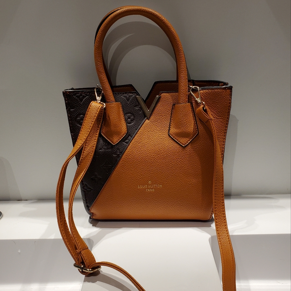 Nice small brown/Tan purse